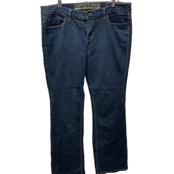 NY&C Limited Edition Dark Wash Embellished Pocket - Picture 2 of 3